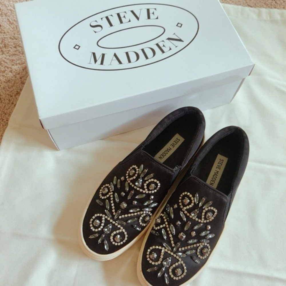 Steve madden, slip on shoes. Excellent condition.
